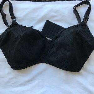 Black lacey bra, 36J (36GG)         13C-54TEX